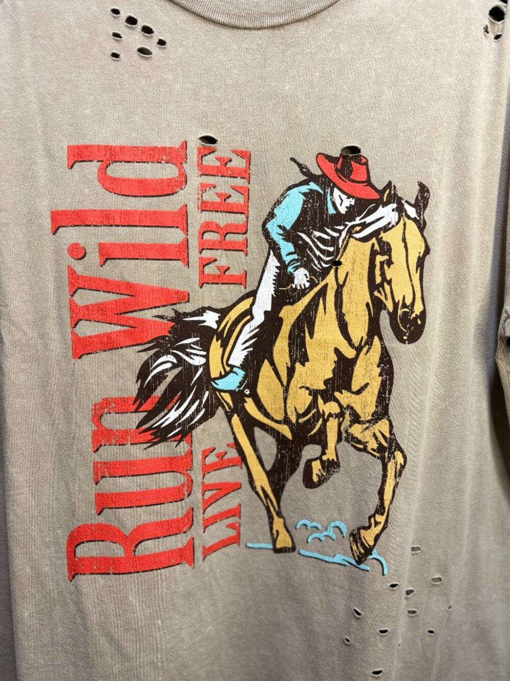 Zutter Run Wild Live Free Graphic T-Shirt Distressed Western Tan Large - Picture 3 of 5